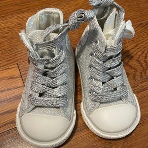Toddler girls size 3 converse silver glitter high top sneakers, never worn